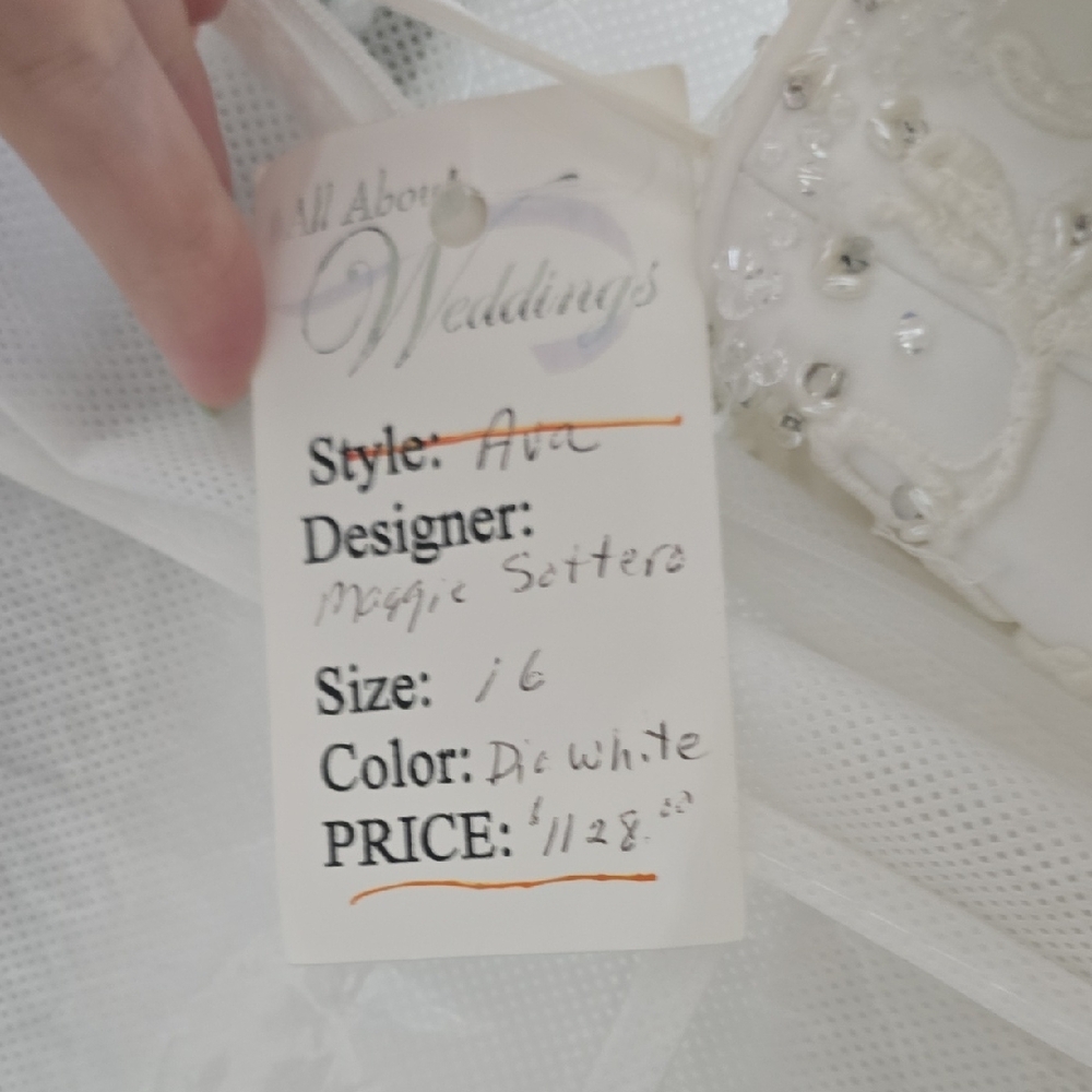 Elegant White Satin Gown - Picture 16 of 16